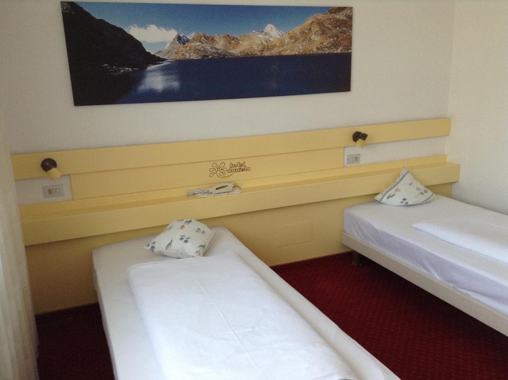Hotel Daniela Μεράνο Δωμάτιο φωτογραφία