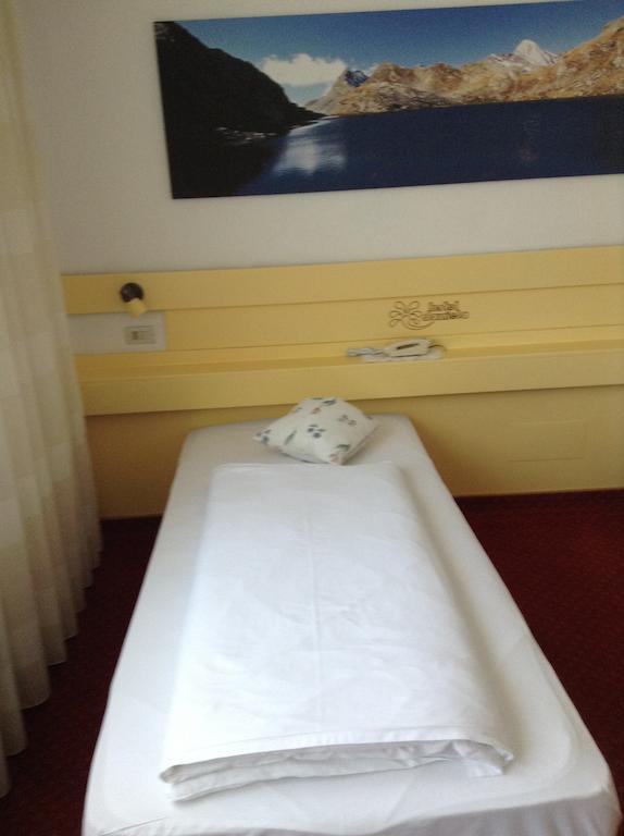 Hotel Daniela Μεράνο Δωμάτιο φωτογραφία