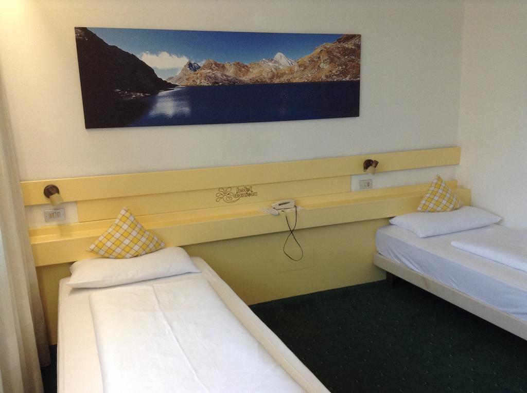 Hotel Daniela Μεράνο Δωμάτιο φωτογραφία